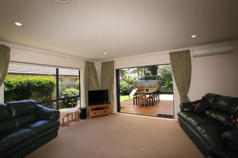 Photo of property in 24 Glencalder Place, Wattle Downs, Auckland, 2103