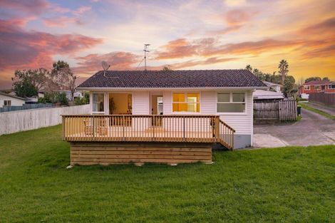 Photo of property in 19 Thornlow Street, Glendene, Auckland, 0602