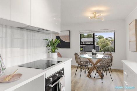 Photo of property in 8 Kupari Place, Totara Vale, Auckland, 0629