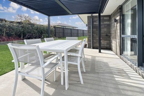 Photo of property in 3 Omahuru Road, Glenbrook, 2681