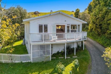 Photo of property in 4 Ocean Beach Road, Tairua, 3508