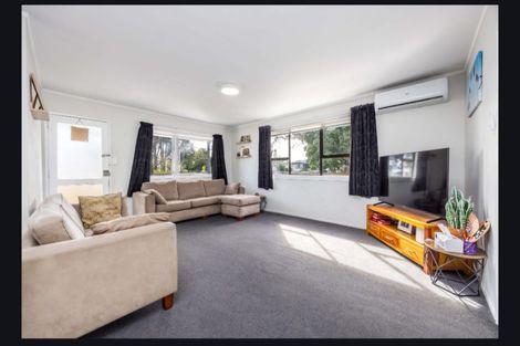 Photo of property in 381 Roscommon Road, Clendon Park, Auckland, 2103