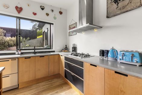 Photo of property in 36 Robertson Street, Raglan, 3225