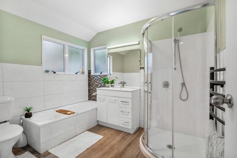 Photo of property in 2/26 Beaudine Avenue, Glenfield, Auckland, 0629