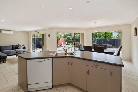 Photo of property in 4 Beverage Place, Rosehill, Papakura, 2113