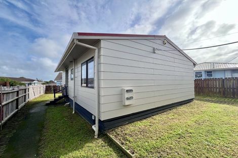 Photo of property in 2/14 Hatherley Place, Clendon Park, Auckland, 2103