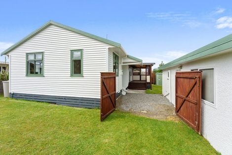 Photo of property in 3 Toi Street, Otaki Beach, Otaki, 5512