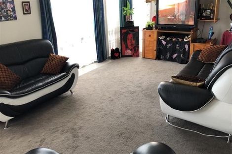 Photo of property in 16 Tironui Station Road East, Papakura, 2112