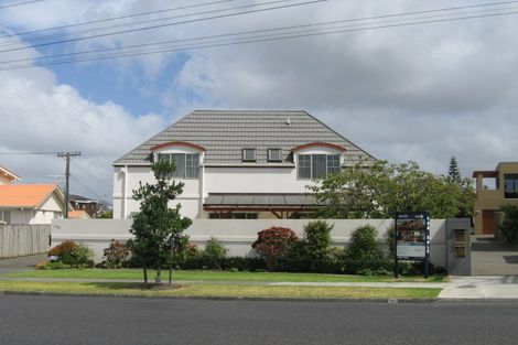 Photo of property in 140 East Coast Road, Forrest Hill, Auckland, 0620