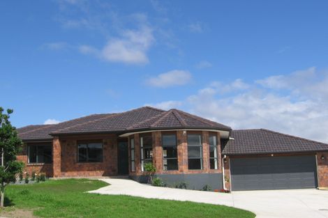 Photo of property in 34 Nimstedt Avenue, Oteha, Auckland, 0632