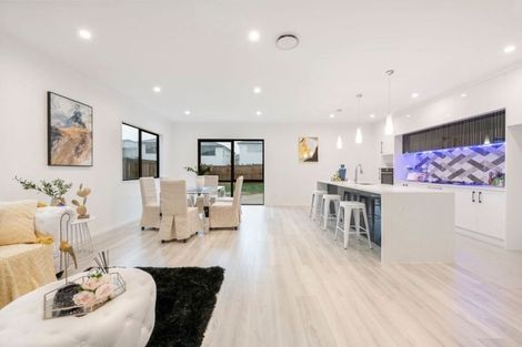 Photo of property in 17 Hakinakina Drive, Flat Bush, Auckland, 2019