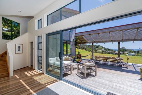 Photo of property in 92 Hahei Beach Road, Hahei, Whitianga, 3591