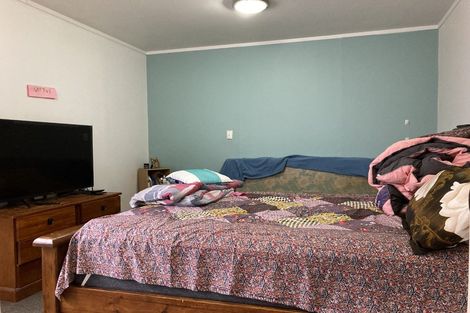 Photo of property in 36 Madigan Place, Glendene, Auckland, 0602