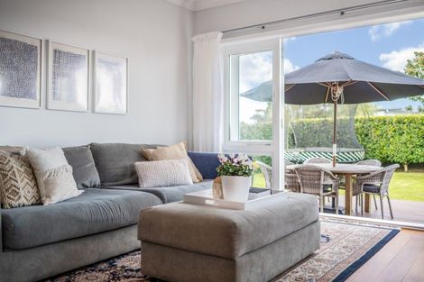 Photo of property in 20 Bradbury Road, Botany Downs, Auckland, 2010