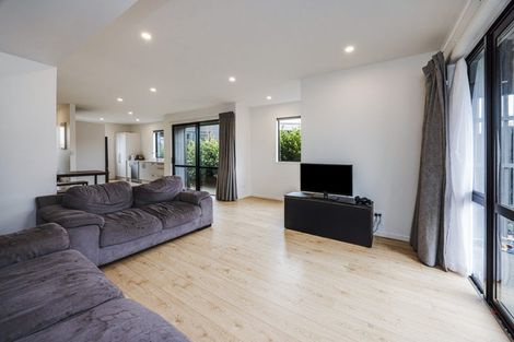 Photo of property in 17b Cessna Crescent, Mangere, Auckland, 2022