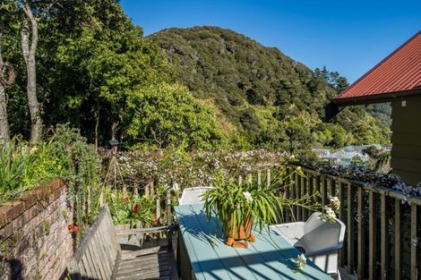 Photo of property in 277 Muritai Road, Eastbourne, Lower Hutt, 5013