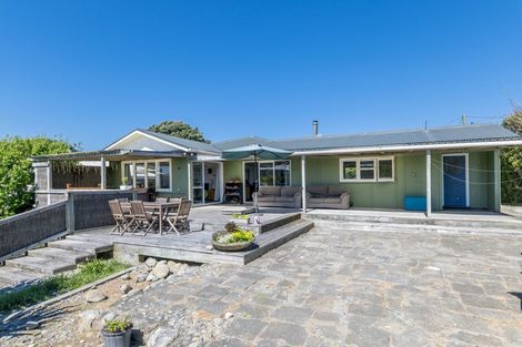 Photo of property in 15 Mahoe Street, Otaki Beach, Otaki, 5512