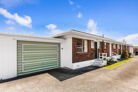 Photo of property in 2/33 Swanson Road, Henderson, Auckland, 0610