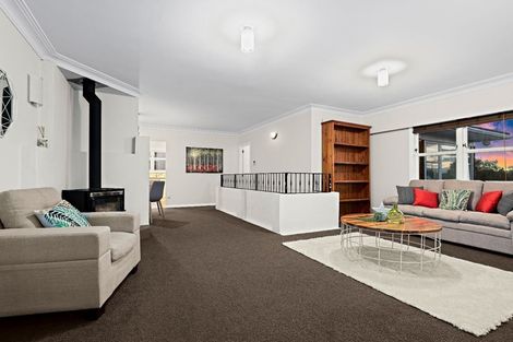 Photo of property in 31 Royal View Road, Te Atatu South, Auckland, 0610