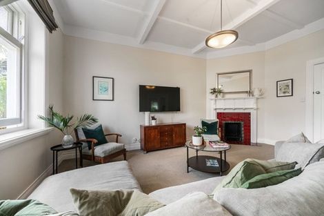 Photo of property in 15 Waterview Road, Stanley Point, Auckland, 0624