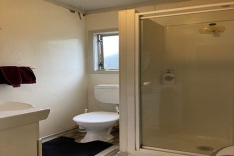 Photo of property in 36 Madigan Place, Glendene, Auckland, 0602