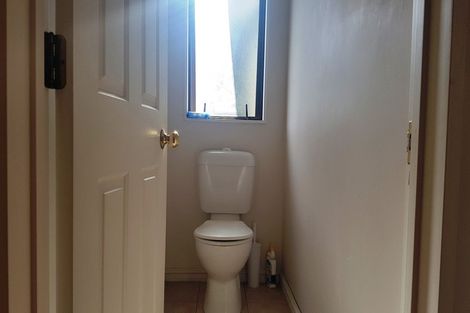 Photo of property in 2 Graham Collins Drive, Windsor Park, Auckland, 0632