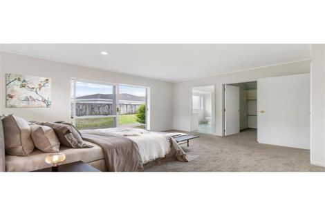 Photo of property in 2 Glenross Drive, Wattle Downs, Auckland, 2103