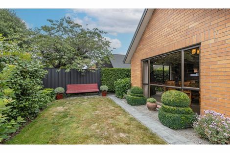 Photo of property in 2/35 Glenburn Place, Avonhead, Christchurch, 8042