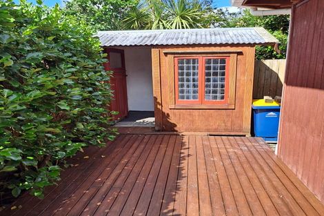 Photo of property in 17a Old Lake Road, Narrow Neck, Auckland, 0624