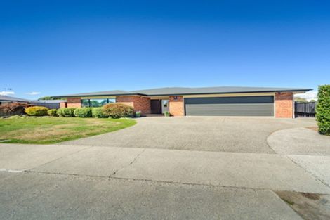 Photo of property in 18 Daniel Place, Kelvin Grove, Palmerston North, 4414