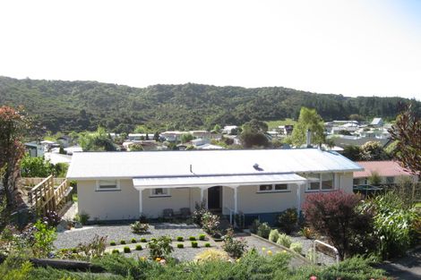 Photo of property in 100 Milton Terrace, Picton, 7220