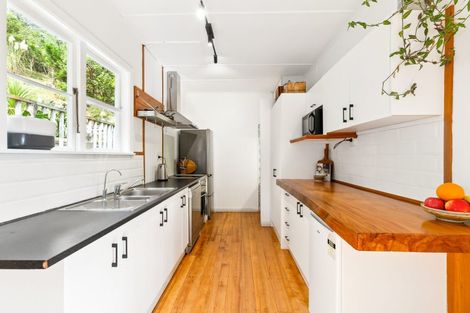 Photo of property in 22 Tannadyce Street, Strathmore Park, Wellington, 6022