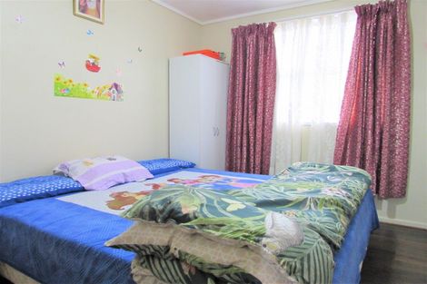 Photo of property in 2/10 Ponderosa Grove, Maoribank, Upper Hutt, 5018