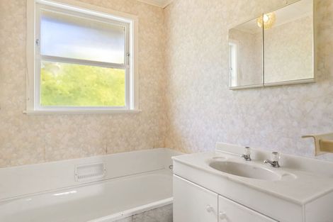 Photo of property in 18 Forest Road, Pinehaven, Upper Hutt, 5019