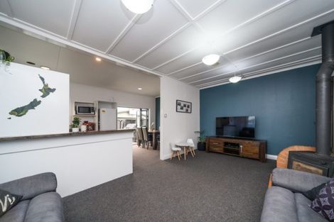 Photo of property in 15 Suzanne Grove, Kelvin Grove, Palmerston North, 4414