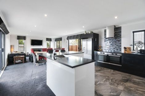 Photo of property in 9 Saint Heliers Grove, Fitzherbert, Palmerston North, 4410