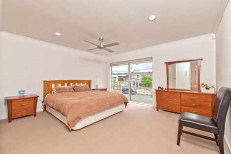 Photo of property in 16 Lake Road, Northcote, Auckland, 0627