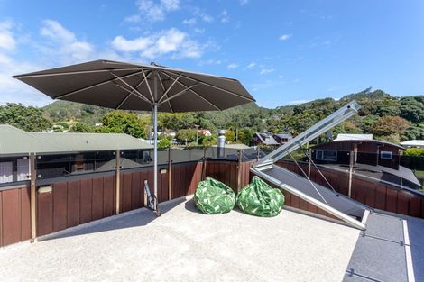 Photo of property in 17 Hahei Beach Road, Hahei, Whitianga, 3591