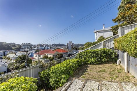 Photo of property in 18 Carrington Street, Mount Cook, Wellington, 6021