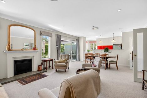 Photo of property in 10 Fairway Drive, Martinborough, 5711