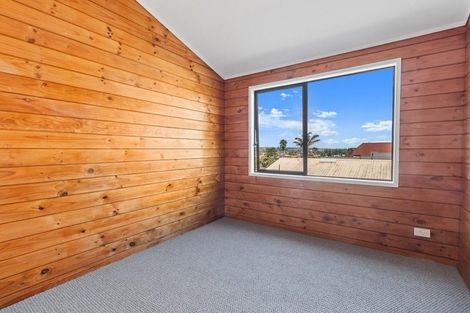 Photo of property in 117 Botany Road, Botany Downs, Auckland, 2010