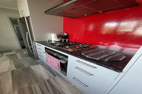 Photo of property in 10 Hinau Street, New Lynn, Auckland, 0600