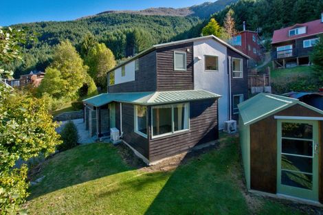 Photo of property in 19 Wye Place, Fernhill, Queenstown, 9300