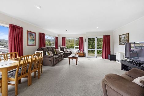 Photo of property in 9 Hampton Hill Road, Tawa, Wellington, 5028