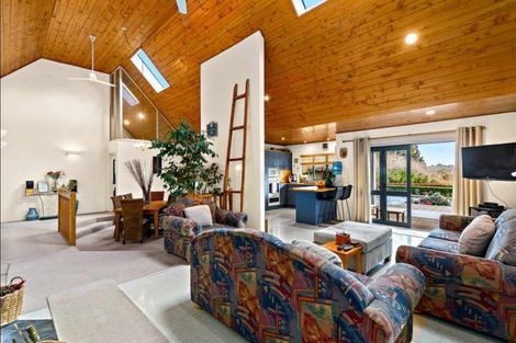 Photo of property in 660 Waitakere Road, Kumeu, 0891