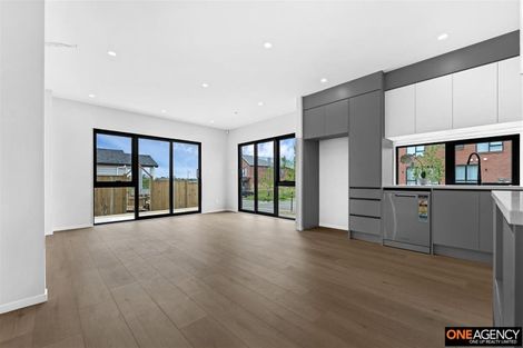 Photo of property in 18 Waimarie Drive, Karaka, 2578