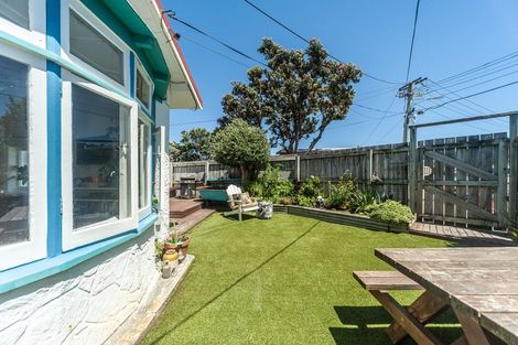 Photo of property in 83 Apu Crescent, Lyall Bay, Wellington, 6022