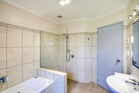 Photo of property in 9 Jervois Road, Jervoistown, Napier, 4112