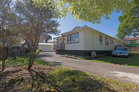 Photo of property in 3 Glucina Place, Glen Eden, Auckland, 0602