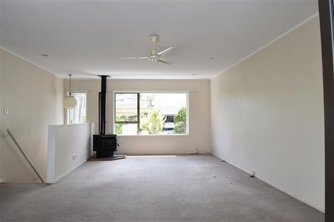 Photo of property in 2/27 Knightsbridge Drive, Forrest Hill, Auckland, 0620